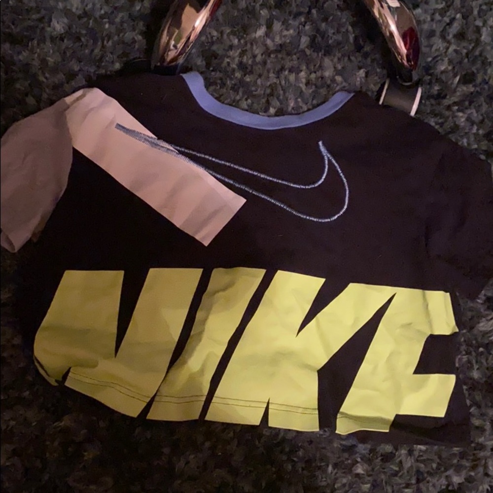 Nike crop top 🐸🦆